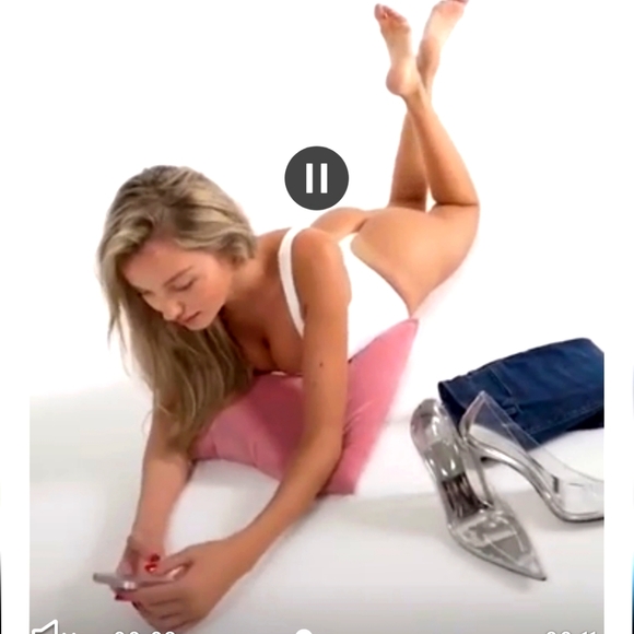 Good American clear Cinderella pointed toe pump - Picture 12 of 16